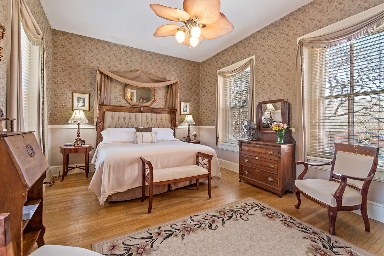 Lovelace Manor Bed And Breakfast Ланкастер Экстерьер фото