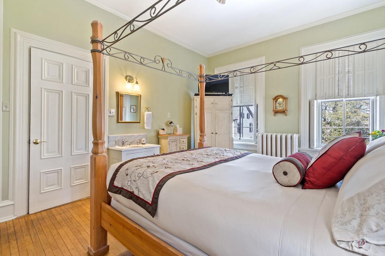 Lovelace Manor Bed And Breakfast Ланкастер Экстерьер фото