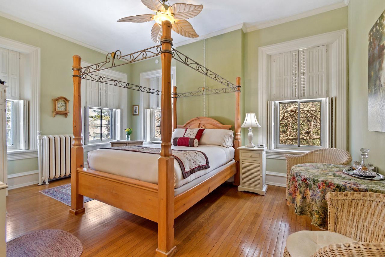 Lovelace Manor Bed And Breakfast Ланкастер Экстерьер фото