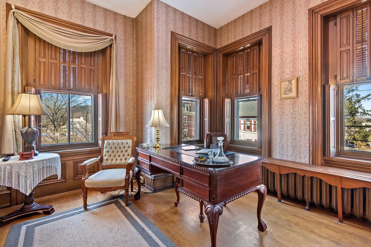 Lovelace Manor Bed And Breakfast Ланкастер Экстерьер фото