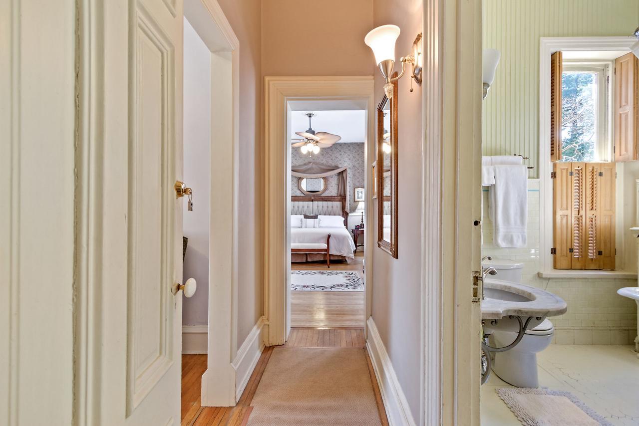 Lovelace Manor Bed And Breakfast Ланкастер Экстерьер фото