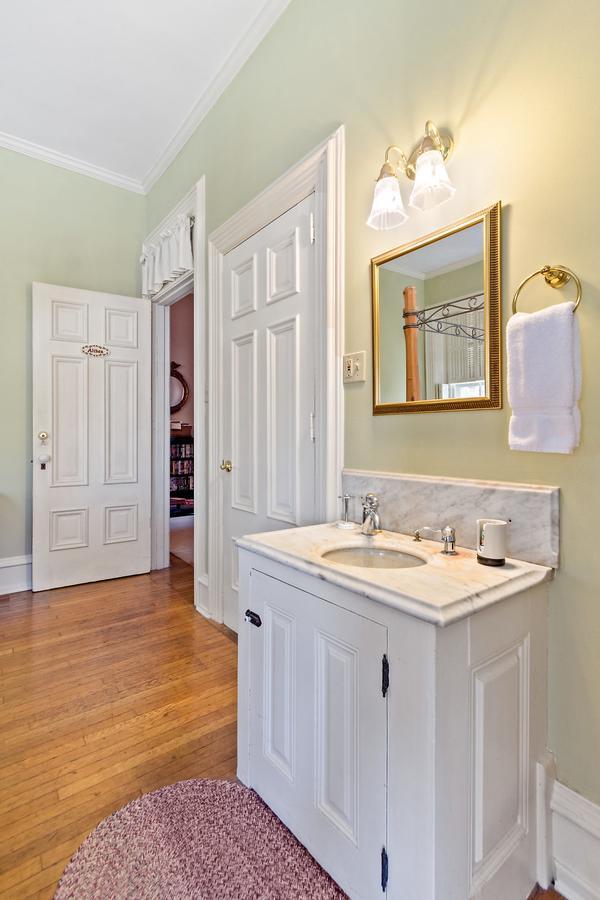 Lovelace Manor Bed And Breakfast Ланкастер Экстерьер фото