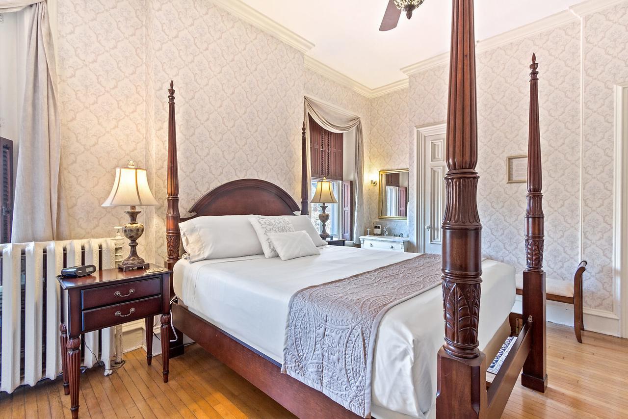 Lovelace Manor Bed And Breakfast Ланкастер Экстерьер фото
